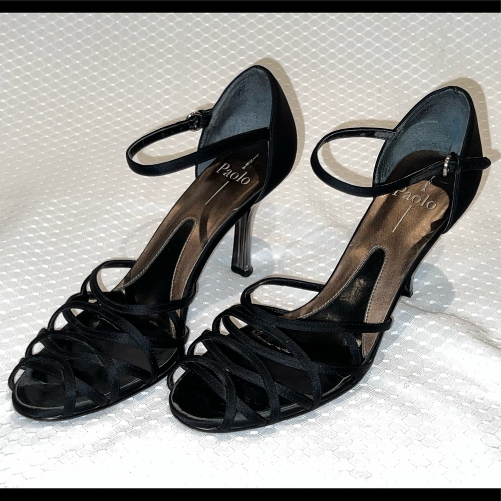 Linea Paolo Strappy Black heels - Perfect for your next fancy event!